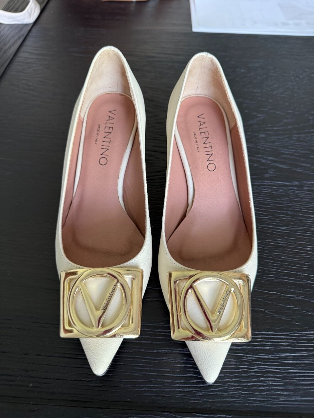 Valentino by Mario Valentino Doria Cream Leather Pumps Size 6